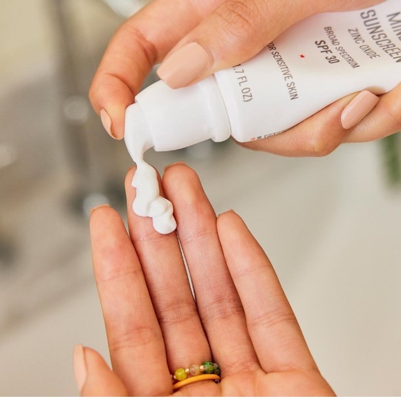 First Aid Beauty Mineral Sunscreen Zinc Oxide, Broad Spectrum, SPF 30 BNIB - Picture 6 of 14